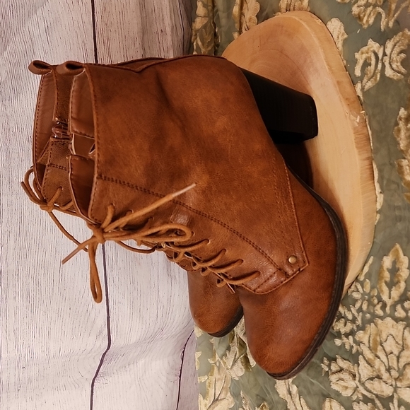 Top Moda booties. Lace up zip sides 3" heel - Picture 4 of 8